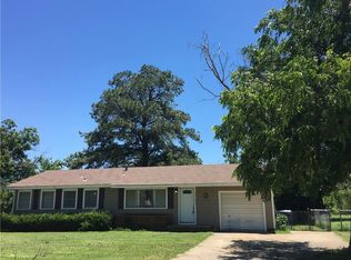 1410 Blewett St, Graham, TX 76450