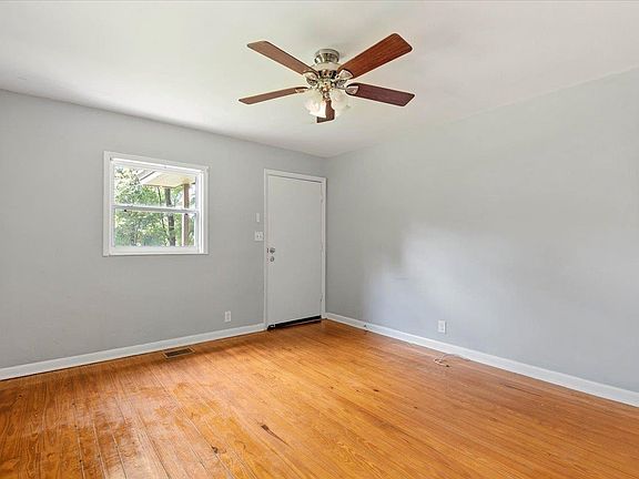 5th image of 410 W 5th Ave