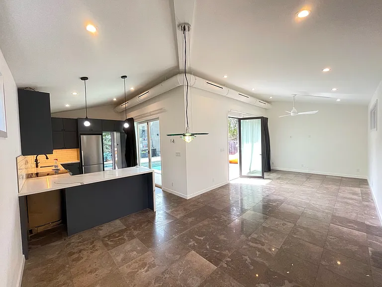5285 N College View Ave — Photo 10