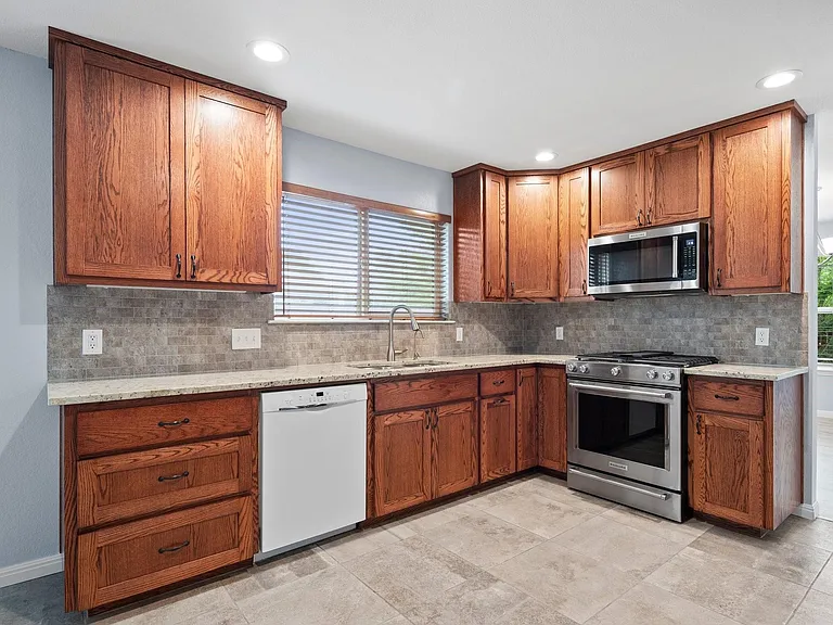 1408 Deer Ledge Trl — Photo 17