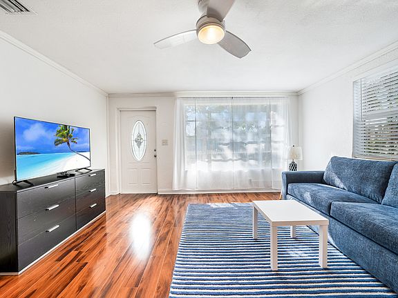 4th image of 347 SE 3rd Ave #A