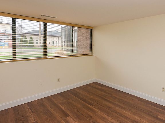 5th image of 2405 Whitney Ave #G11