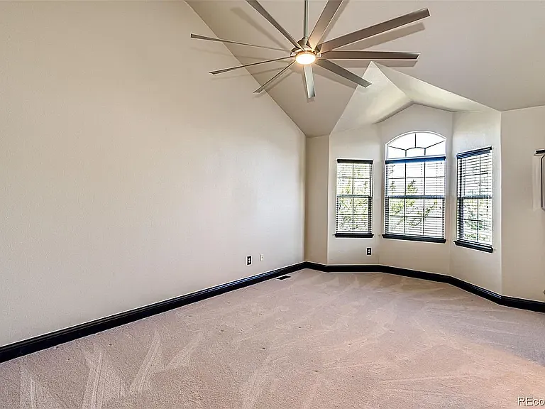 3383 Mount Royal Dr — Photo 21