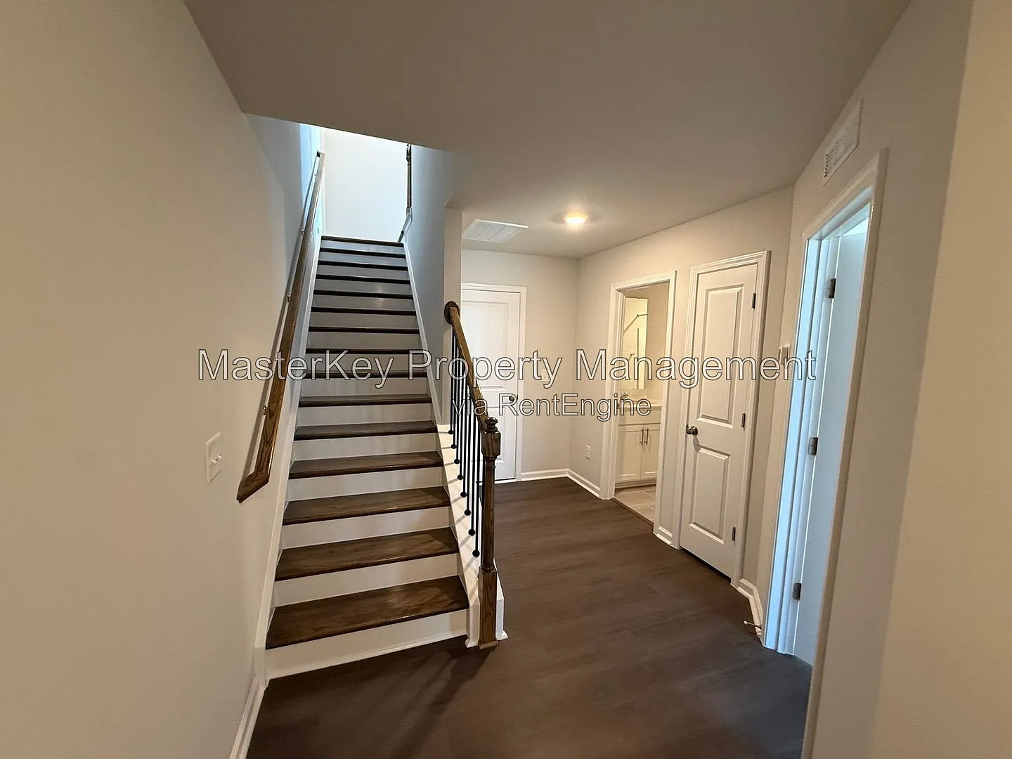 3 bed, 2.5 bath, 1784 sqft, $2,095 — Photo 3