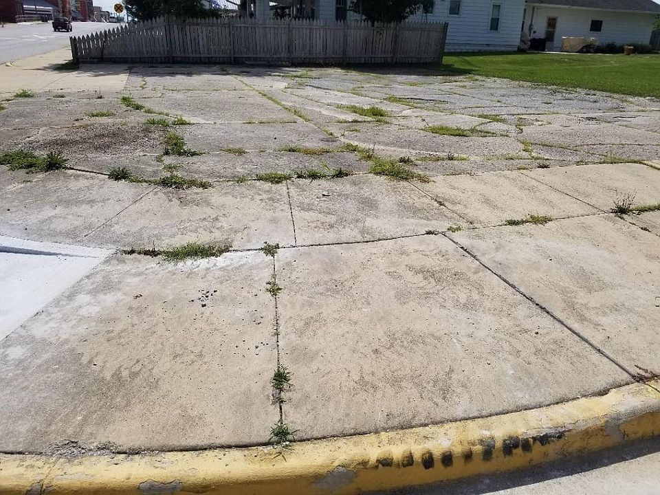 2nd image of 226 N Main St