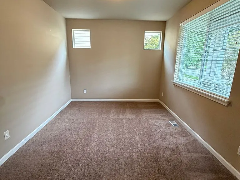 1415 Grindstone Dr SE — Photo 3