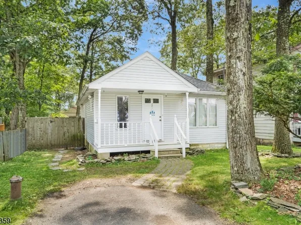 22 Amherst Way, Hopatcong Boro, NJ 07843