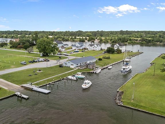 5th image of 346 Country Club Lane