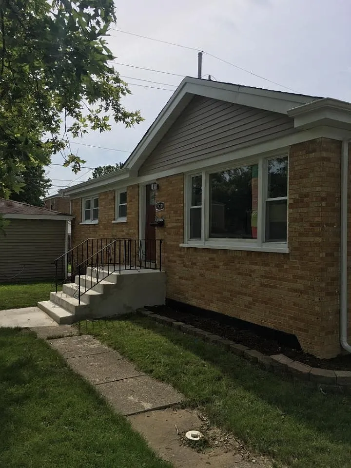 930 Marik Dr photo 1
