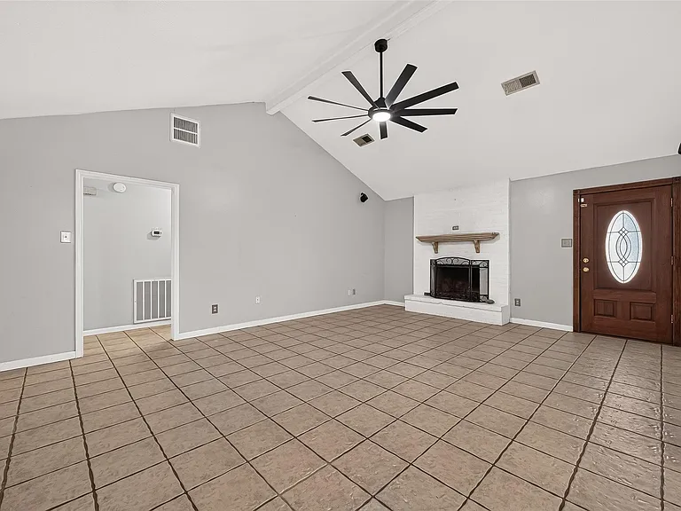 1007 E Baker Rd — Photo 2