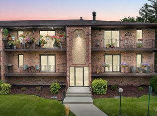 11355 Moraine Dr APT J, Palos Hills, IL 60465
