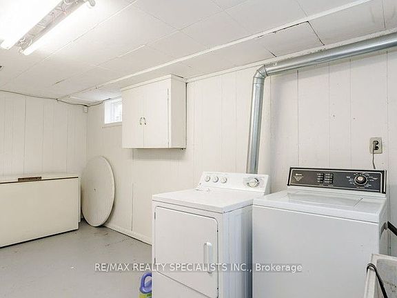 3rd image of 477 Scott St #Basement