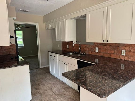 2nd image of 1711 Hyacinth Dr