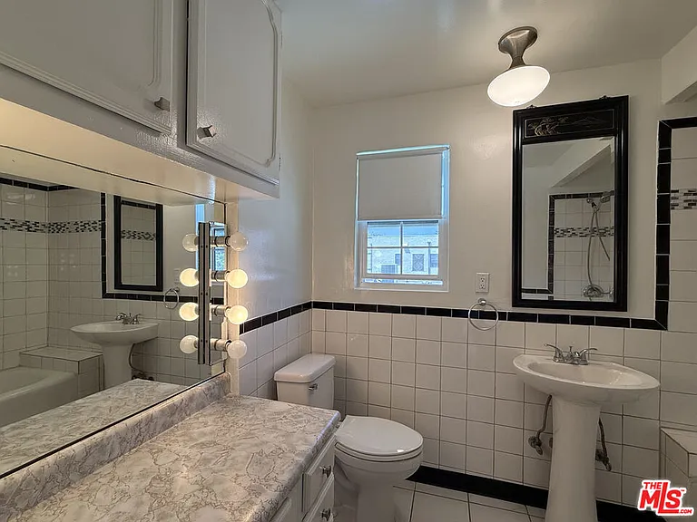 1249 S Tremaine Ave — Photo 17