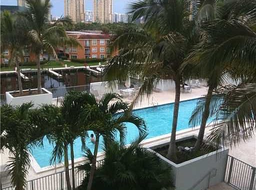 5th image of 3029 NE 188th St APT 520