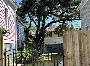 1009 Sealy St, Galveston, TX 77550