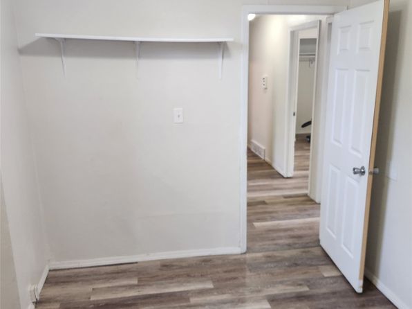 des-moines-iowa-251547434 picture