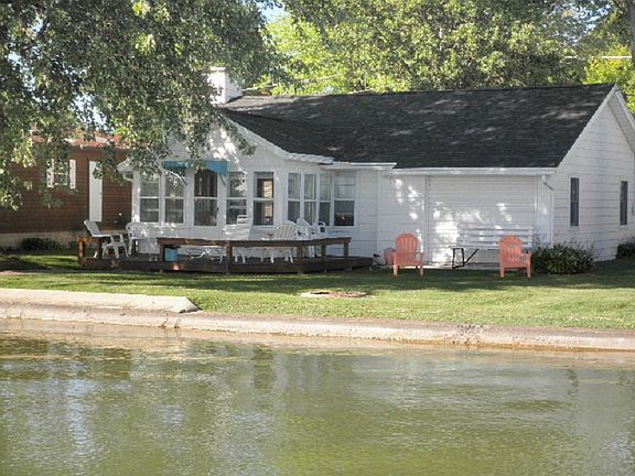 2nd image of 411 N Shore Dr