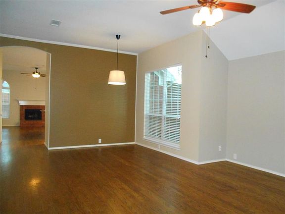 4th image of 4728 Holly Berry Dr