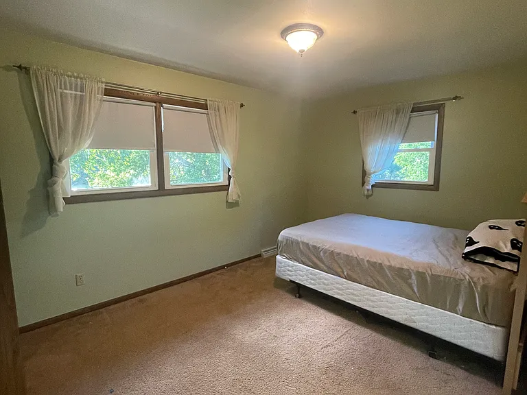 Devonshire Ln — Photo 15