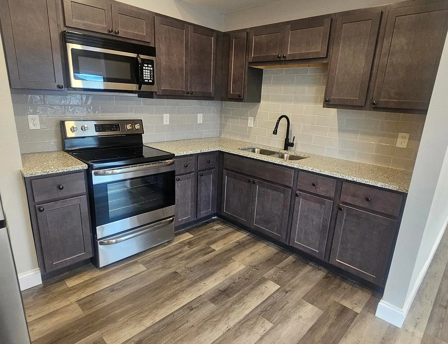 3 bed, 960 sqft, $1,600 — Photo 3