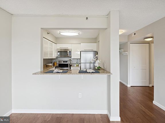 4th image of 10101 Grosvenor Pl APT 1317