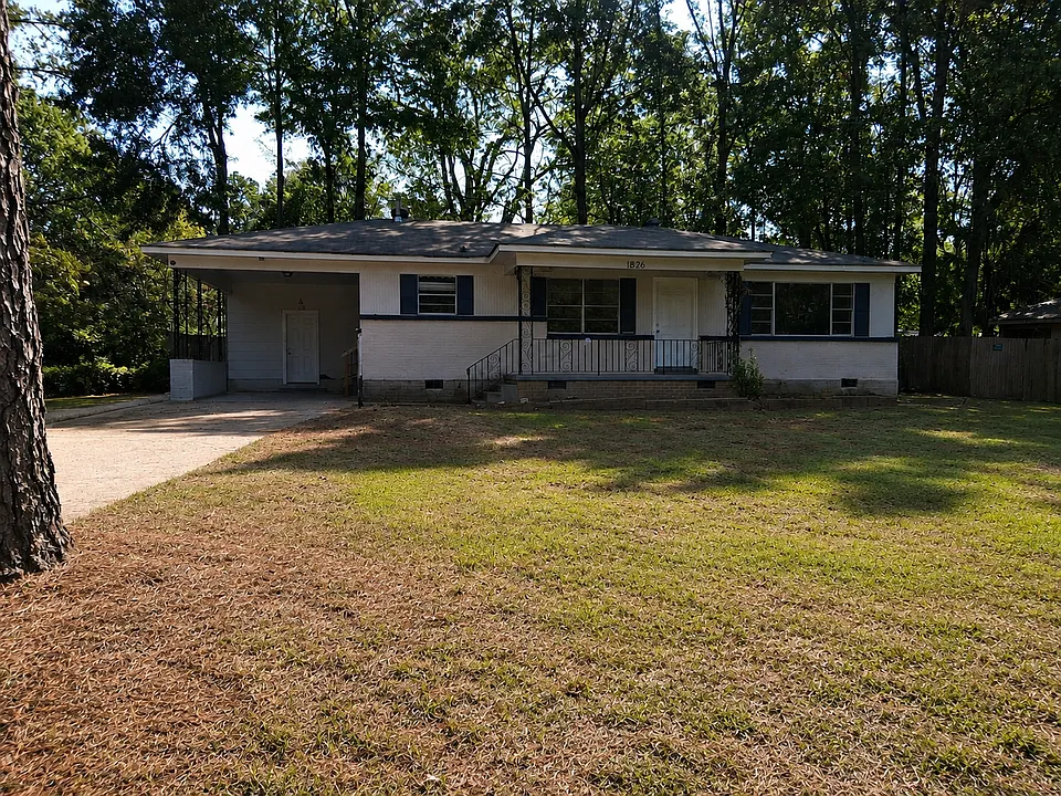 1826 Wisteria Dr