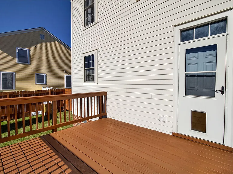 1321 Columbia St — Photo 26
