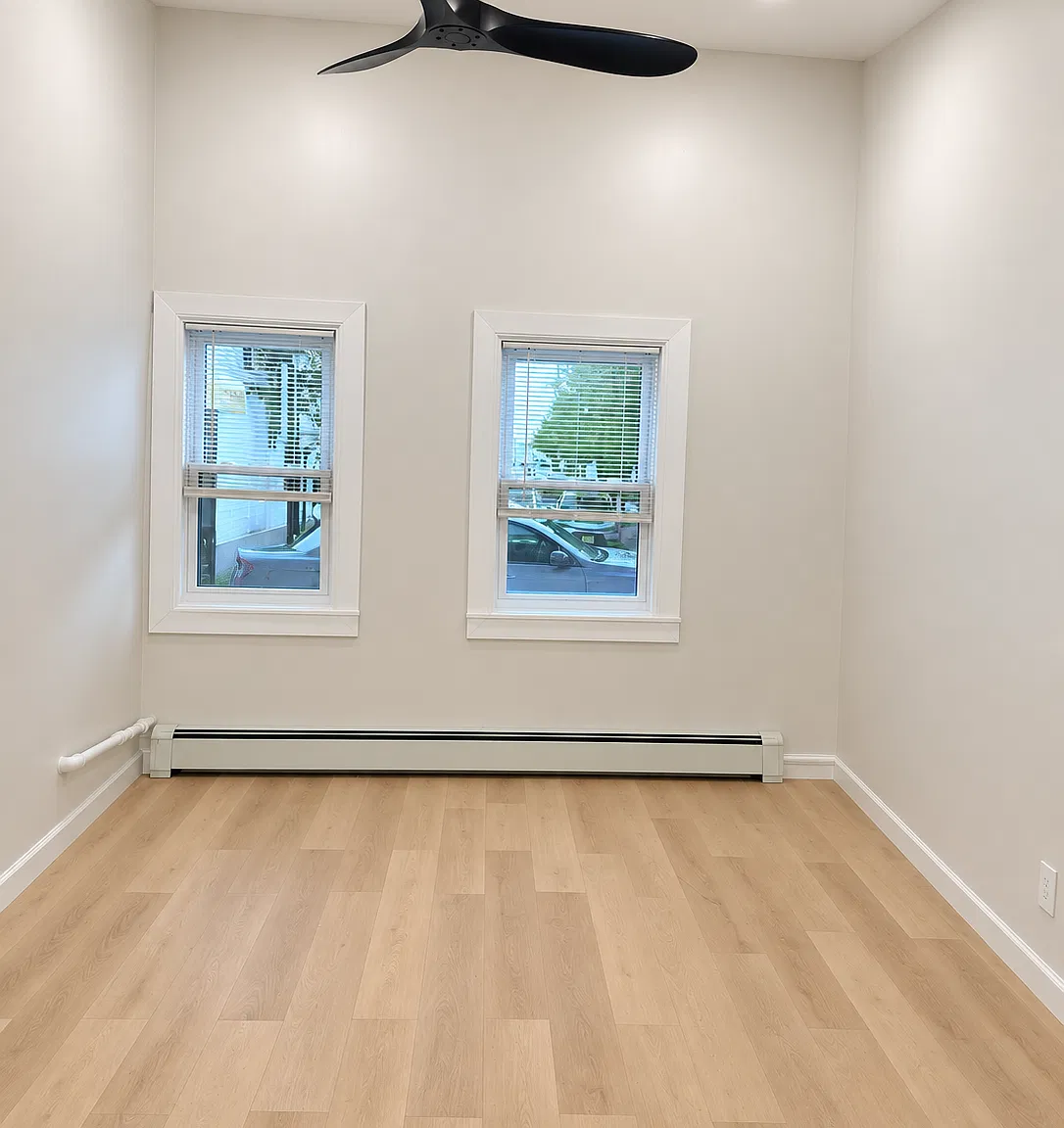 2 bed, 850 sqft, $2,700 — Photo 2