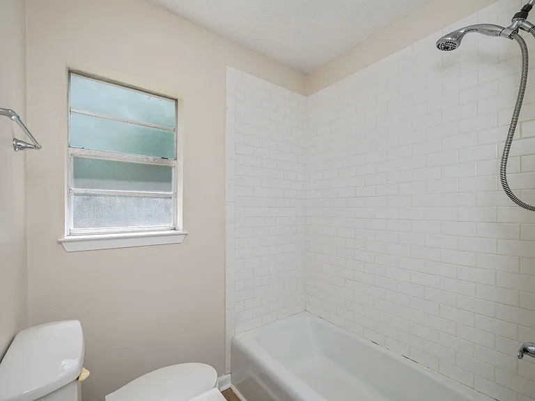709B Greenwood St — Photo 14