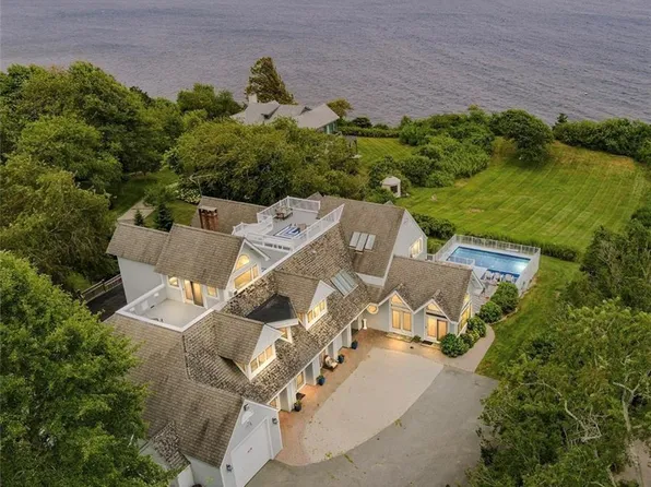 205 Indian Ave, Portsmouth, RI 02871