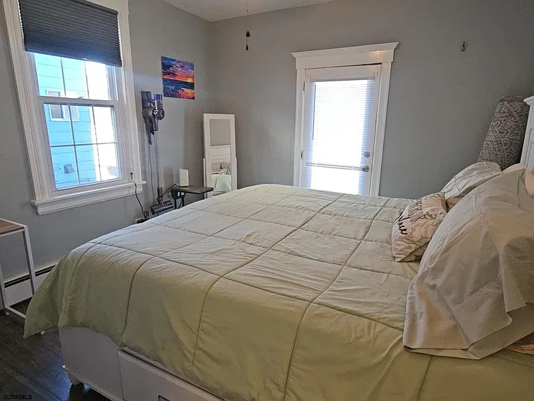 111 N Sacramento Ave — Photo 19