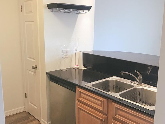 4th image of 1000 W Horatio St APT 307