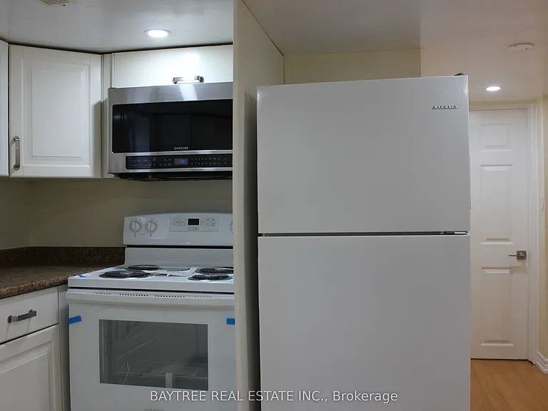 226 Beechy Dr #LOWER — Photo 6