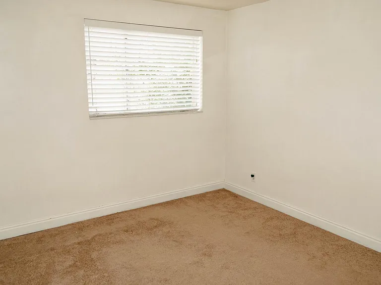 1586 E Blaine Ave — Photo 9