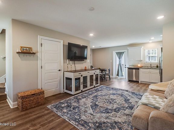 3rd image of 13337 Kelly St #5