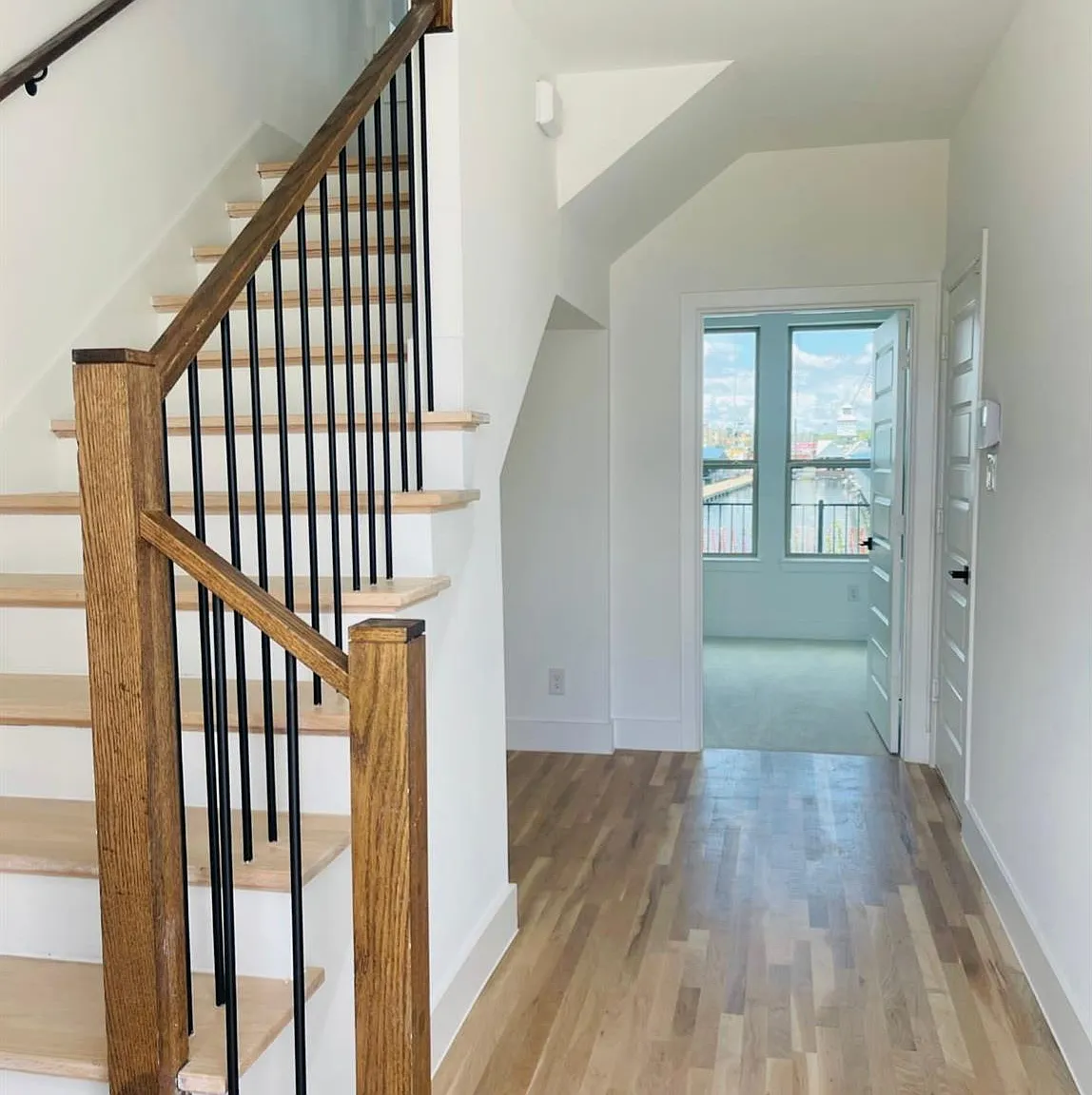 4 bed, 3.5 bath, 1982 sqft, $3,800 — Photo 3