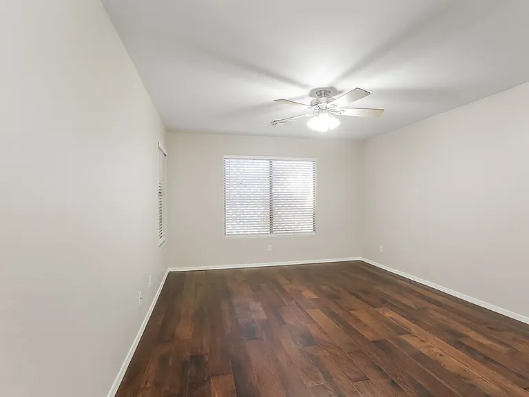 4218 N 92nd Ln — Photo 8