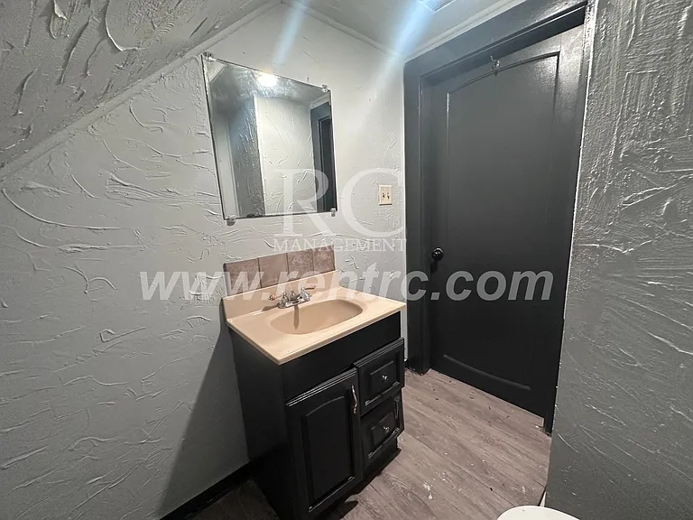 33 Bismark St — Photo 7