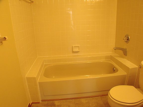 5th image of 1902 Candlelight Dr