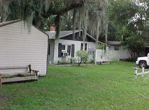 Side yard grassy area well maintained by Gardner