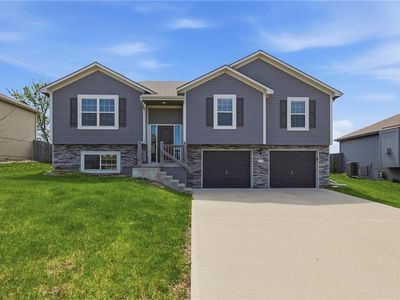 513 Bud Ln, Belton, MO, 64012