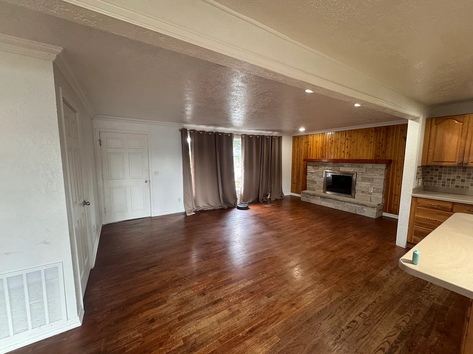 5 bed, 2354 sqft, $3,000 — Photo 4