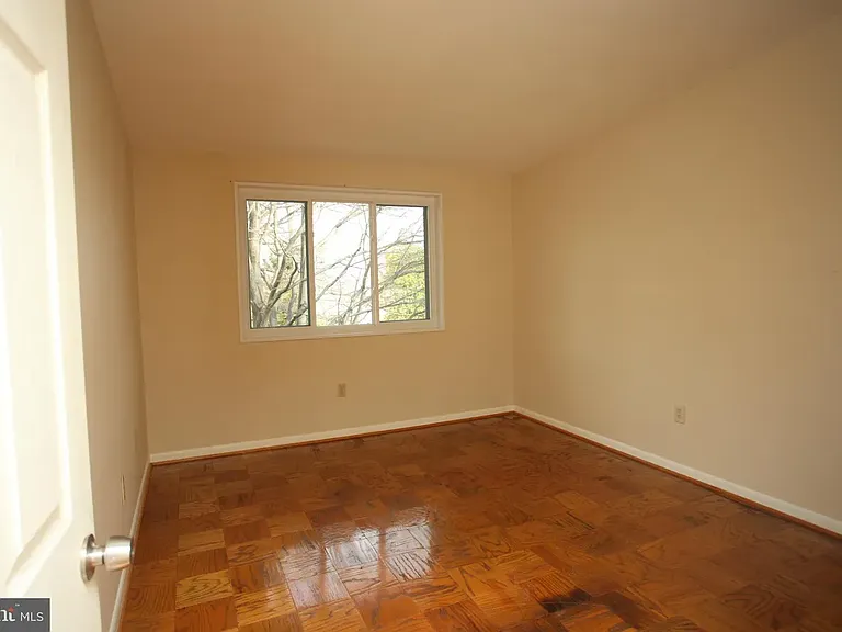 10204 Rockville Pike #402 — Photo 10
