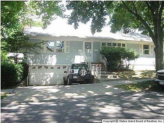 4th image of 171 Purdy Ave