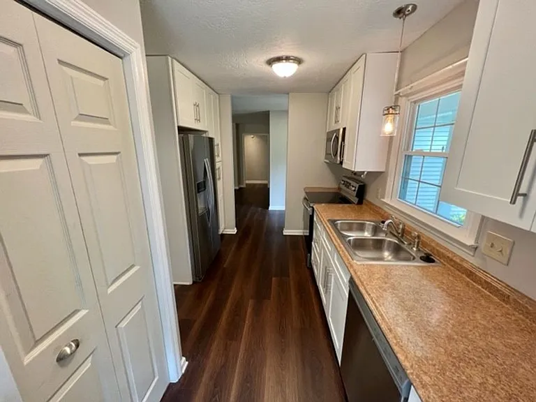 720 Eugenia Ct — Photo 8