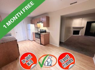 1360 Brook St APT J, Saint Charles, IL