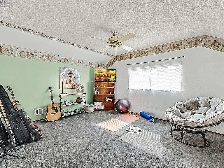 1375 Michelle Ave — Photo 25