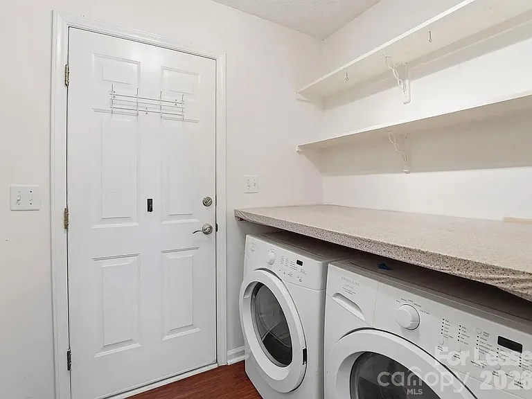 108 Kronos Ln — Photo 10