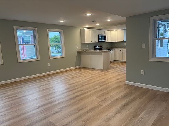 5th image of 300 E Washington St Unit 34R